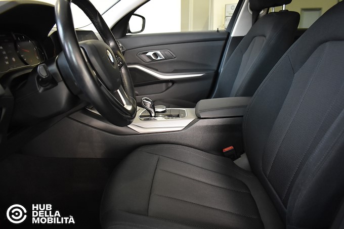 BMW 318d 48V Touring Business Advantage