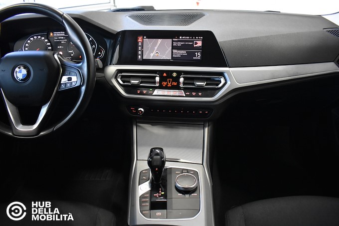 BMW 318d 48V Touring Business Advantage