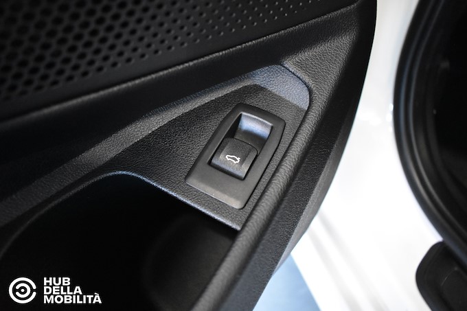 BMW 318d 48V Touring Business Advantage