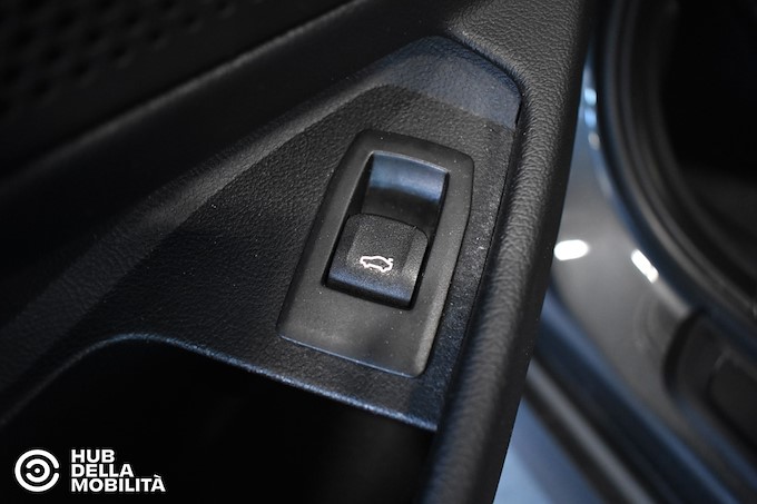 BMW 318d 48V Touring Business Advantage