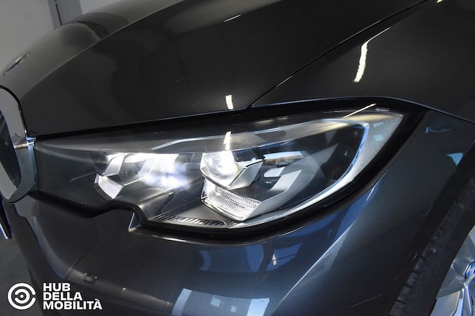 BMW 318d 48V Touring Business Advantage