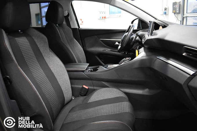 PEUGEOT 5008 BlueHDi 130 S&S EAT8 Business