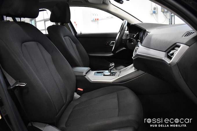 BMW 320d 48V Touring Business Advantage