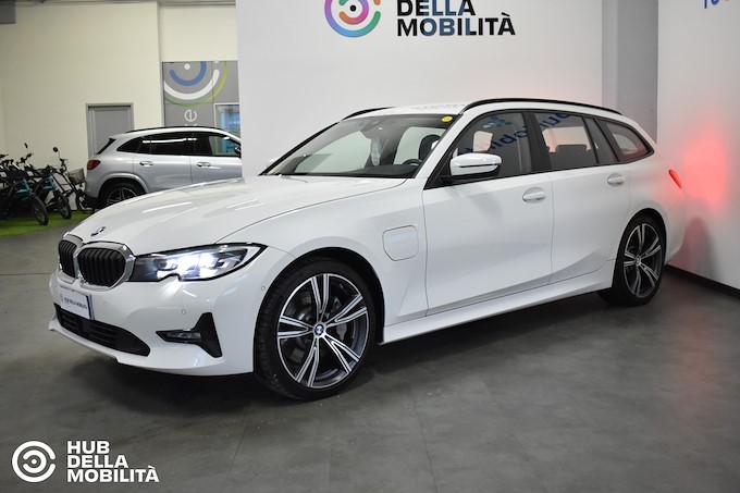 BMW 330e xDrive Touring Business Advantage