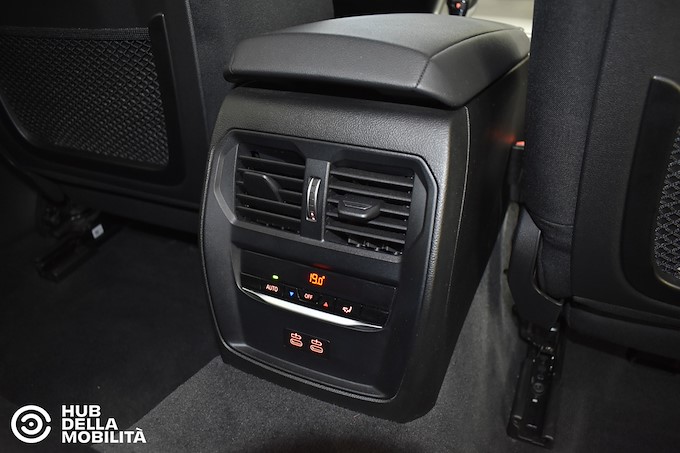 BMW 330e xDrive Touring Business Advantage