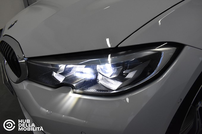 BMW 330e xDrive Touring Business Advantage