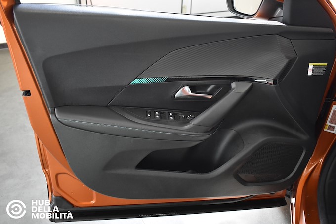 PEUGEOT 2008 BlueHDi 130 S&S EAT8 Allure