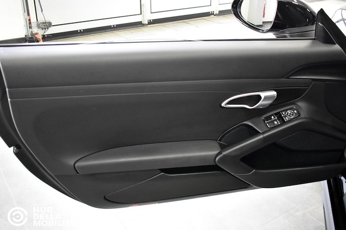 PORSCHE 718 Cayman 2.0