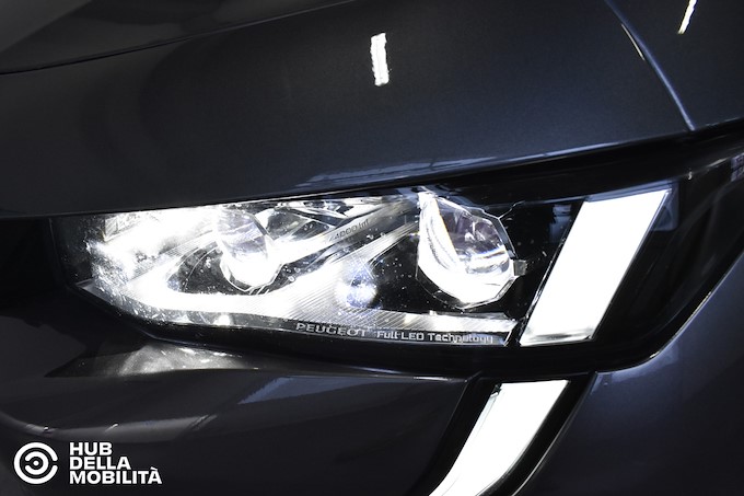 PEUGEOT 508 Plug-in Hybrid 225 e-EAT8 SW Allure