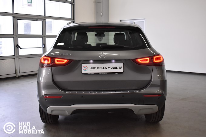 MERCEDES-BENZ GLA 200 d Automatic Business Extra