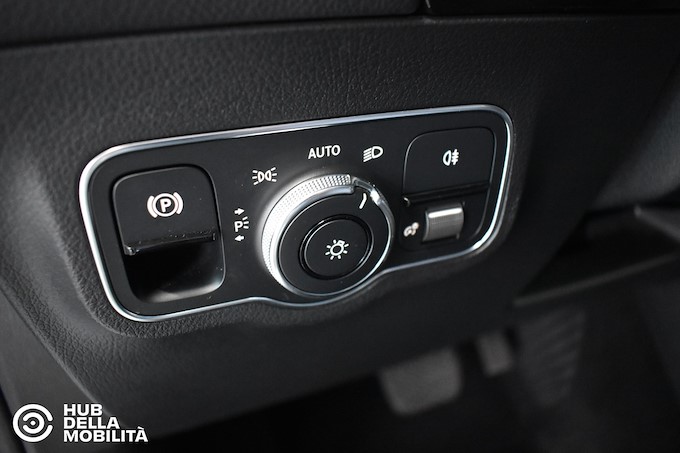 MERCEDES-BENZ GLA 200 d Automatic Business Extra