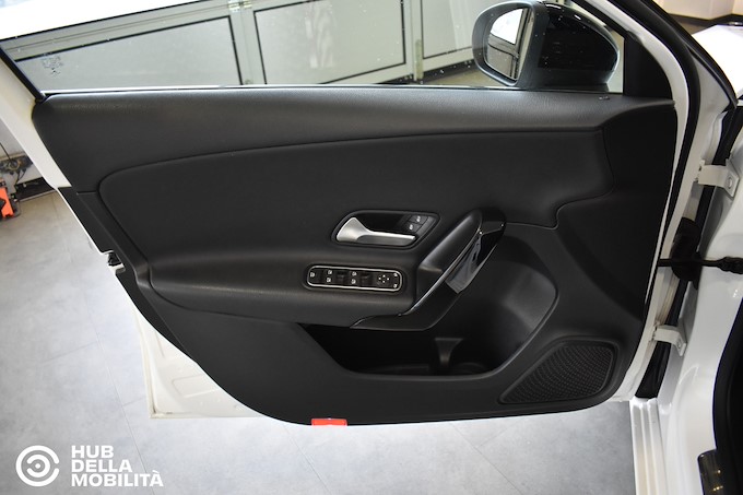 MERCEDES-BENZ A 160 d Business