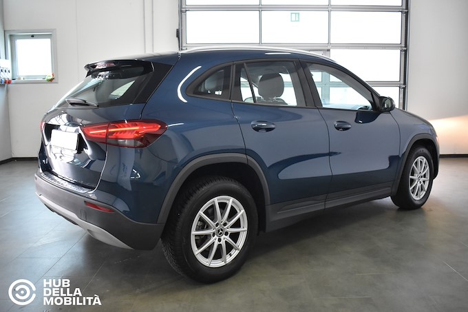 MERCEDES-BENZ GLA 180 d Automatic Business