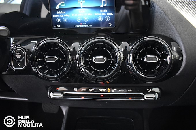 MERCEDES-BENZ GLA 180 d Automatic Business