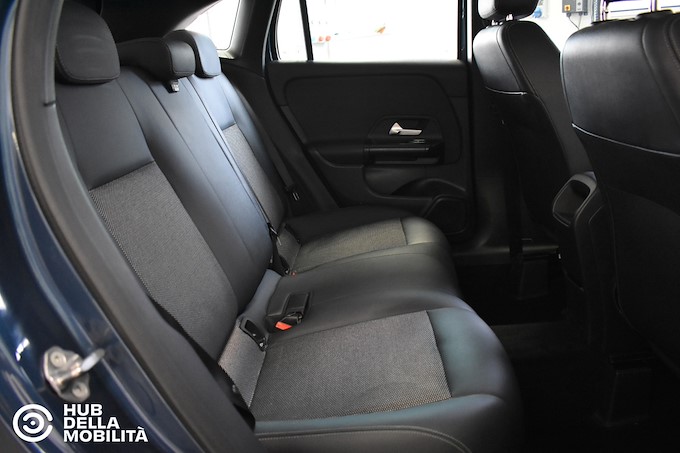 MERCEDES-BENZ GLA 180 d Automatic Business
