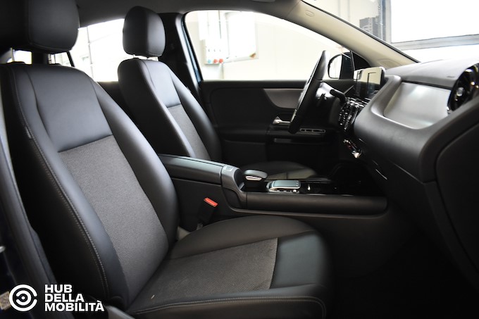 MERCEDES-BENZ GLA 180 d Automatic Business