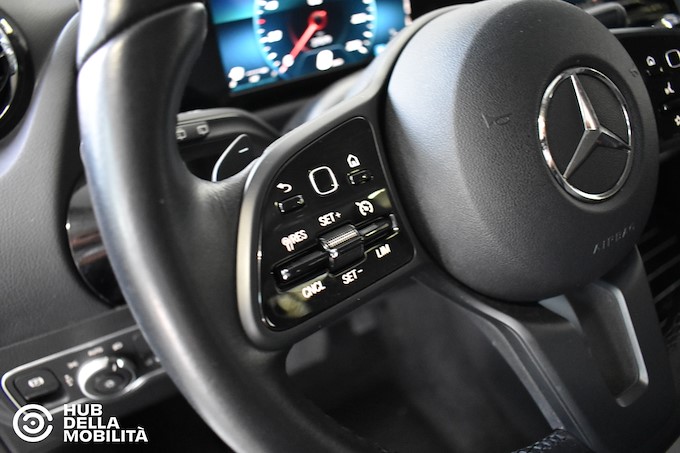 MERCEDES-BENZ GLA 180 d Automatic Business