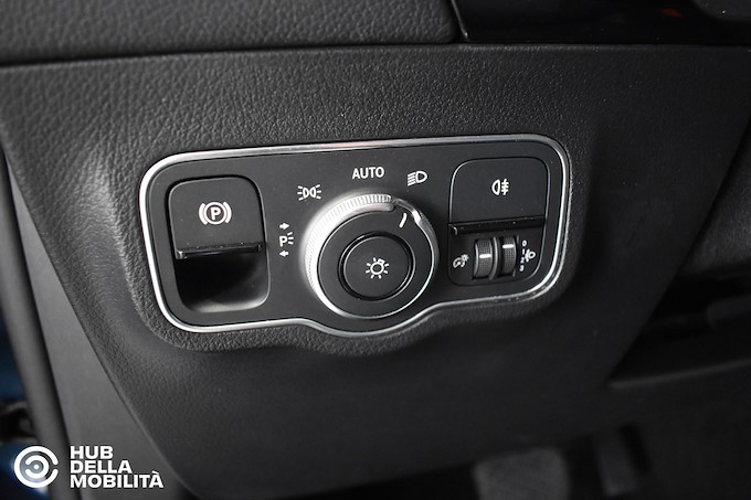 MERCEDES-BENZ GLA 180 d Automatic Business