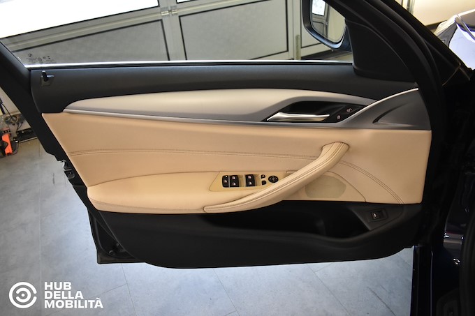 BMW 518d 48V Touring Business