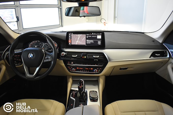 BMW 518d 48V Touring Business