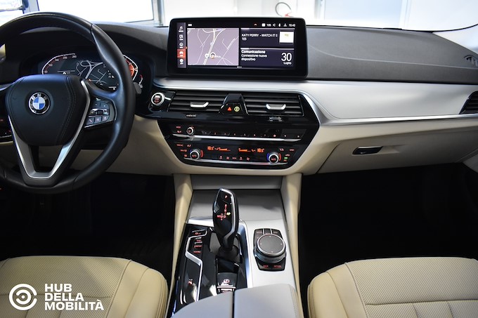 BMW 518d 48V Touring Business