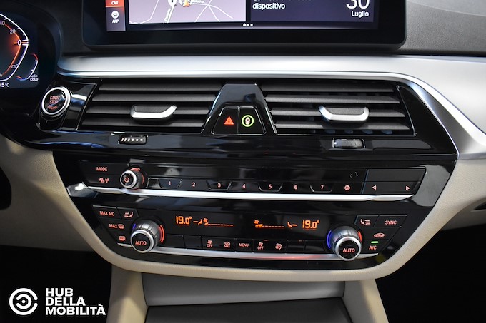 BMW 518d 48V Touring Business