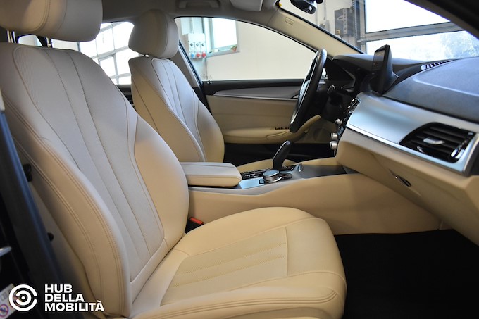 BMW 518d 48V Touring Business