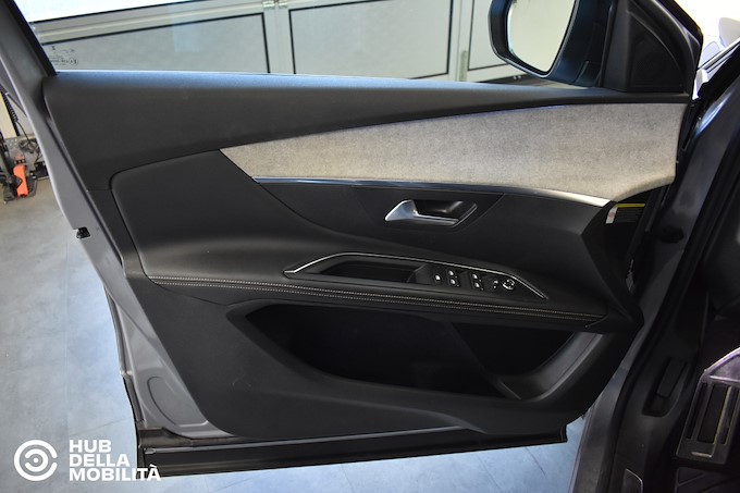 PEUGEOT 5008 BlueHDi 130 S&S EAT8 GT