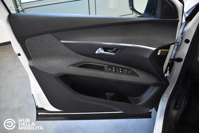 PEUGEOT 3008 BlueHDi 130 S&S Business