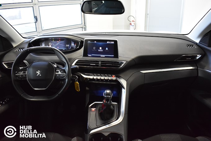 PEUGEOT 3008 BlueHDi 130 S&S Business