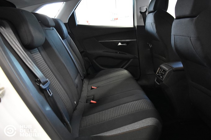 PEUGEOT 3008 BlueHDi 130 S&S Business