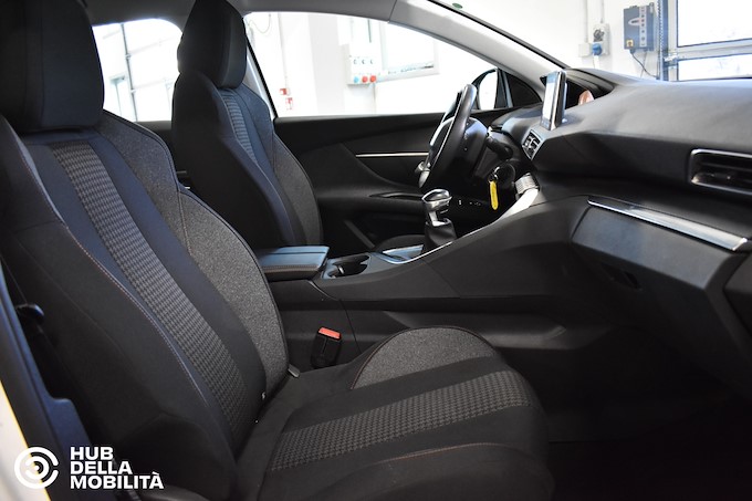 PEUGEOT 3008 BlueHDi 130 S&S Business