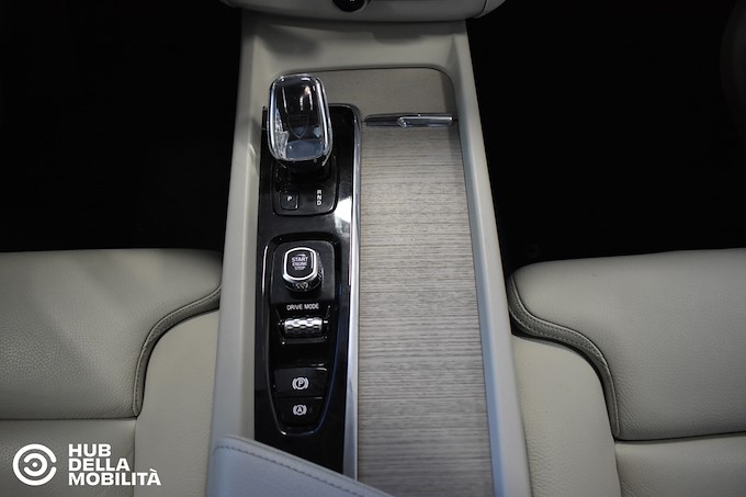 VOLVO XC60 B4 (d) AWD Geartronic Inscription