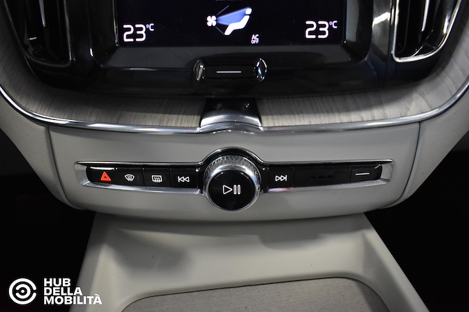 VOLVO XC60 B4 (d) AWD Geartronic Inscription