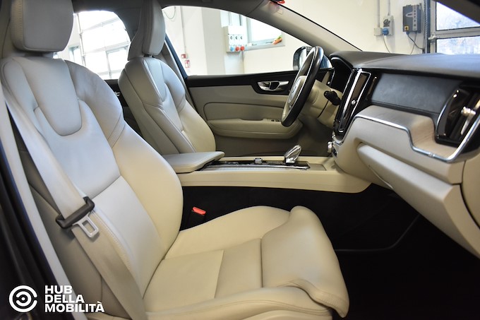 VOLVO XC60 B4 (d) AWD Geartronic Inscription