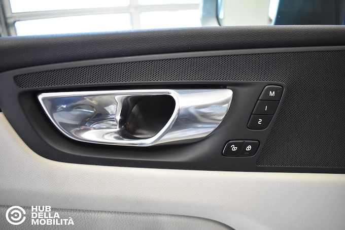 VOLVO XC60 B4 (d) AWD Geartronic Inscription