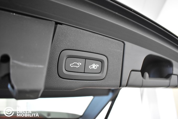 VOLVO XC60 B4 (d) AWD Geartronic Inscription