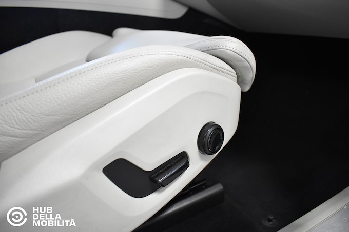 VOLVO XC60 B4 (d) AWD Geartronic Inscription