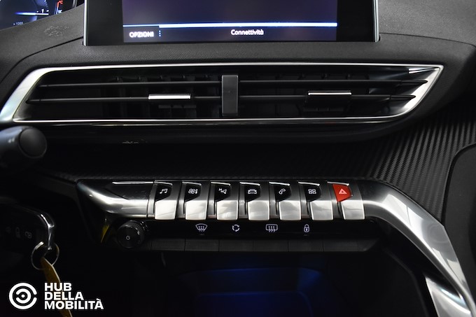 PEUGEOT 3008 BlueHDi 130 S&S EAT8 Business