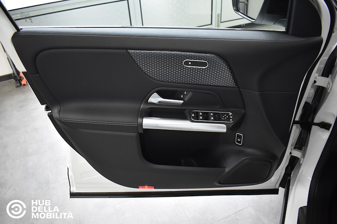 MERCEDES GLA 180 D AUT. BUSINESS EXTRA